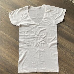 Lululemon VNeck run swiftly